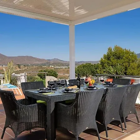Villa Uno - Stunning 4 Bedroom With Pool