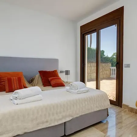 Uno - Stunning 4 Bedroom With Pool Villa