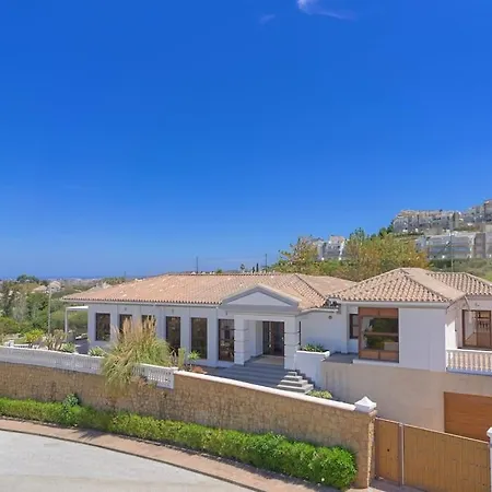 Uno - Stunning 4 Bedroom With Pool Villa