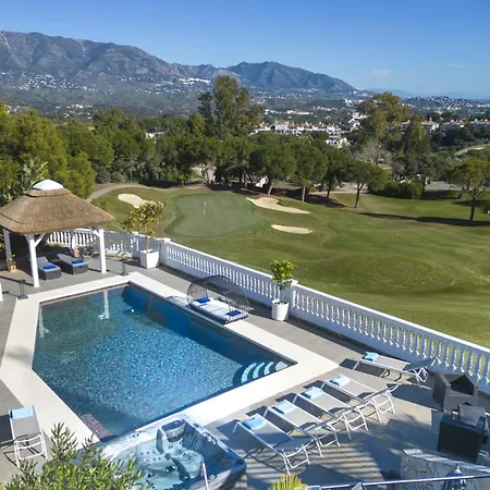 Uno - Stunning 4 Bedroom With Pool