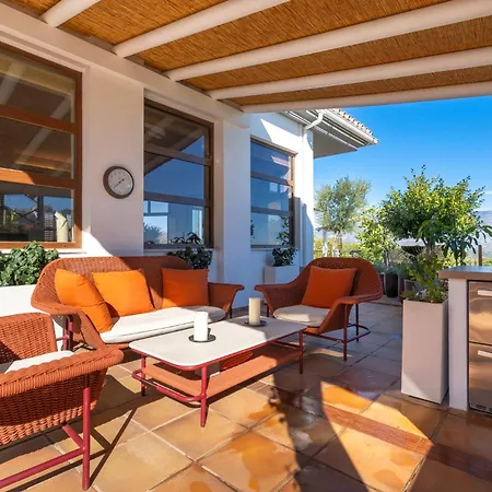 Uno - Stunning 4 Bedroom With Pool Malaga