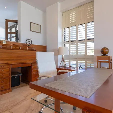 Uno - Stunning 4 Bedroom With Pool