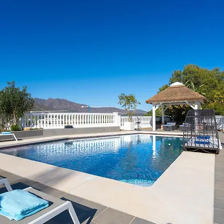 Uno - Stunning 4 Bedroom With Pool Villa